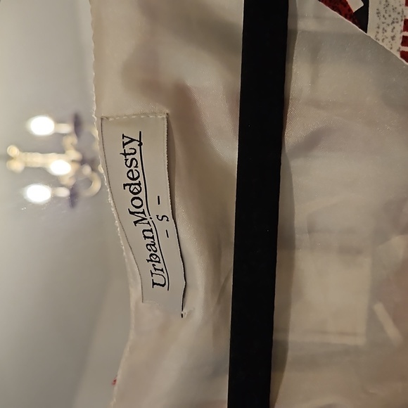 Patterned Red, Gray, and Black Long-Sleeve Maxi Dress - Picture 3 of 4